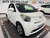 Used Toyota iQ 68 HP (50 kW) 2014 Pearl white metallic Hatchback