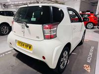 Used Toyota iQ 68 HP (50 kW) 2014 Pearl white metallic Hatchback