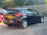 Begagnad Ford Focus Zetec 125 HK (91 kW) 2016 Svart Halvkombi