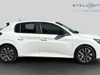 Used Peugeot 208 Active 74 HP (54 kW) 2024 White Hatchback