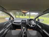 Used Renault Clio IV Dynamique 90 HP (66 kW) 2015 Red Hatchback