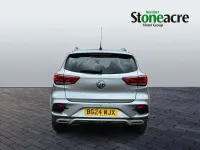 Usado MG ZS Exclusive 106 HP (77 kW) 2024 Prateado SUV