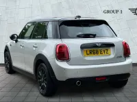 Używany Mini Cooper Hatch 134 KM (98 kW) 2018 Srebrny Hatchback