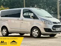 Usado Ford Tourneo Titanium 130 CV (95 kW) 2017 Plateado Monovolumen
