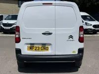 Używany Citroën Berlingo 100 KM (73 kW) 2023 Biały Minivan