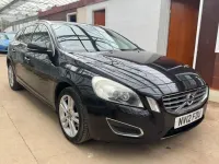 Usado Volvo V60 SE Lux 115 CV (84 kW) 2012 Negro Familiar