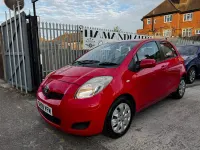Begagnad Toyota Yaris 2009 Röd Halvkombi