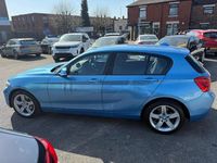 Begagnad BMW 118 Sport Line 2019 Blå Halvkombi