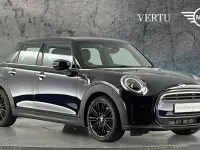 Usado Mini Cooper Exclusive 136 CV (100 kW) 2024 Negro Utilitario
