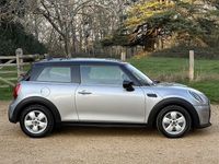 Begagnad Mini Cooper Classic 2023 Silver Halvkombi
