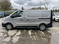 Używany Renault Trafic Business 115 KM (84 kW) 2015 Srebrny Minivan