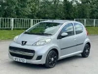 Używany Peugeot 107 68 KM (50 kW) 2009 Srebrny Hatchback