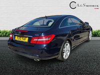 Usado Mercedes E350 228 HP (167 kW) 2010 Azul Coupé