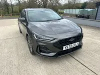 Begagnad Ford Focus ST-Line 2022 Grå Halvkombi