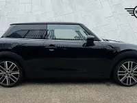 Begagnad Mini Cooper Exclusive 136 HK (100 kW) 2023 Svart Halvkombi