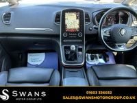 Used Renault Scénic IV Signature 2018 Red MPV