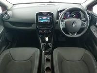 Used Renault Clio IV Dynamique 90 HP (66 kW) 2017 Red Hatchback