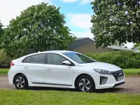 Used Hyundai Ioniq SE 141 HP (103 kW) 2018 White Hatchback