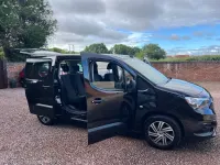Used Vauxhall Combo Design Edition 100 HP (73 kW) 2019 Black MPV