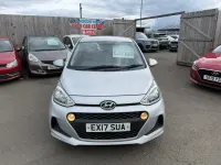 Usado Hyundai i10 SE 66 CV (48 kW) 2017 Plateado Utilitario