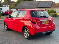 Used Toyota Yaris 101 HP (74 kW) 2014 Red Hatchback