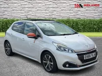 Used Peugeot 208 Roland Garros 110 HP (80 kW) 2016 White Hatchback
