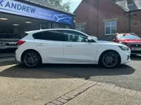Used Ford Focus ST-Line 125 HP (91 kW) 2018 White Hatchback