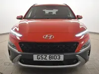 Gebraucht Hyundai Kona Premium 141 PS (103 kW) 2023 Rot SUV