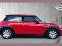 Usado Mini ONE Classic 101 CV (74 kW) 2022 Rojo Utilitario