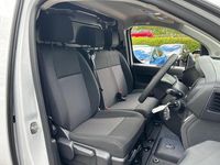 Used Vauxhall Vivaro S 143 HP (105 kW) 2025 White MPV