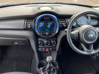 Usado Mini Cooper Classic 134 HP (98 kW) 2020 Cinzento Citadino