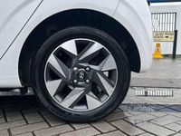 Used Hyundai i10 Advanced 65 HP (47 kW) 2023 White Hatchback