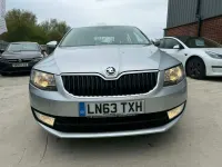 Usado Skoda Octavia SE 105 CV (77 kW) 2013 Plateado Utilitario