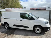 Second-hand Vauxhall Combo S 100 CP (73 kW) 2023 Alb Monovolum