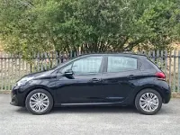 Used Peugeot 208 Signature Sky 82 HP (60 kW) 2019 Black Hatchback