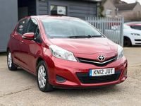Begagnad Toyota Yaris 99 HK (72 kW) 2012 Röd Halvkombi