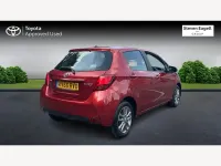 Used Toyota Yaris 99 HP (72 kW) 2015 Red Hatchback