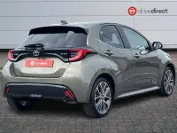 Usado Toyota Yaris Hybrid 2024 Marrón Utilitario