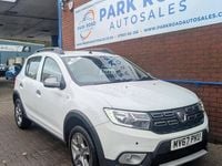 Used Dacia Sandero Lauréate 90 HP (66 kW) 2017 White Hatchback