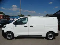 Used Peugeot e-Expert 100 kW (136 HP) 2022 White Van