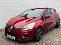 Used Renault Clio IV Dynamique 90 HP (66 kW) 2016 Red Hatchback