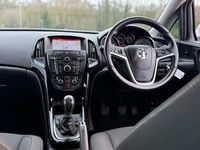 Used Vauxhall Astra SRi 136 HP (100 kW) 2016 White Estate