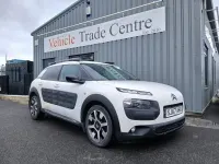 Used Citroën C4 Cactus Flair 100 HP (73 kW) 2017 White Hatchback