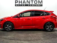 Used Ford Focus ST 250 HP (183 kW) 2016 Red Hatchback