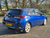 Used Toyota Auris Hybrid 136 HP (100 kW) 2018 Blue Hatchback