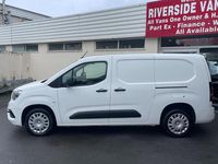 Usado Vauxhall Combo Sportive 100 HP (73 kW) 2020 Branco Monovolume