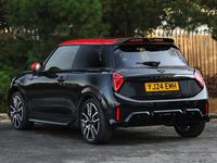 Używany Mini Cooper Hatch 154 KM (113 kW) 2024 Czarny Hatchback