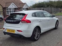 Used Volvo V40 SE 2015 White Estate
