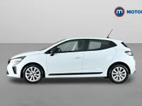 Used Renault Clio Evolution 90 HP (66 kW) 2024 White Hatchback
