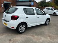 Begagnad Dacia Sandero Essentiel 2019 Vit Halvkombi